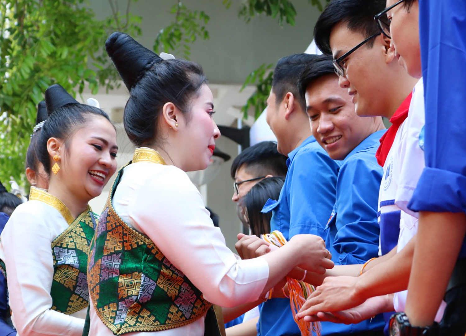 Phản bác những quan điểm xuyên tạc, sai trái về mối quan hệ đặc biệt Việt Nam - Lào, Lào - Việt Nam